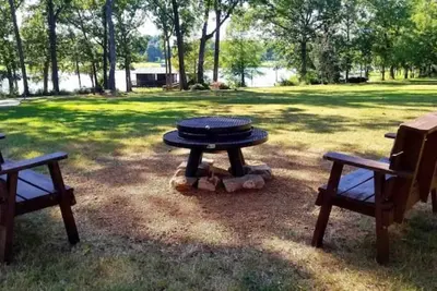 Image de Cozy Lake Fork Cabin~private boat ramp, open-air dock & lift, fire pit