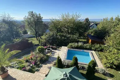 Image de Maison de vacances avec vue et piscine