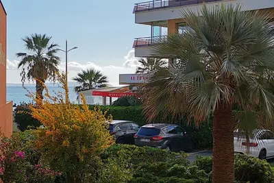 Image de Location studio   4 couchages, bord de mer centre ville Le Lavandou