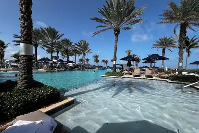 Image de Suite 167m2, facing the beach, sleeps 8, Dbc, sharing Jw Marriot facilities.