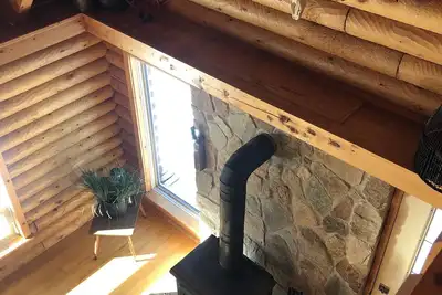 Image de Secluded Washademoak lakefront cove log cabin