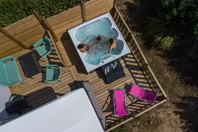 Image de Mobil home Côté Jardin 4 Pièces 6 Personnes + Jacuzzi + Tv