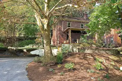 Image de Cozy Hillside Villa with Old Charm