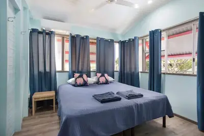 Image de Apartment Centrally Located in the Cbd. Shopping Centre is right across the road