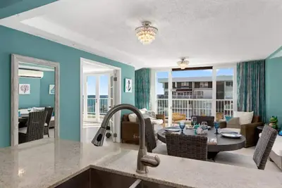 Image de Beachfront Penthouse Retreat- Pano 360 Sunrise Views-Airport 5mins-Free Parking