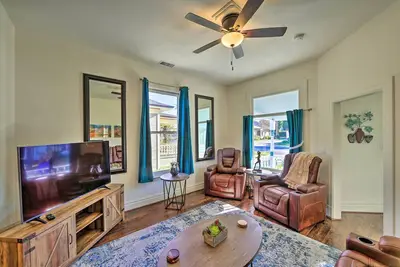 Image de Riverside House w/ Yard ~ 1 Mi to Downtown!