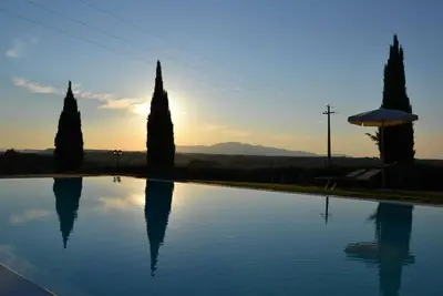 Image de Maison de vacances avec piscine avec bain Ă bulles et piscine pour enfants