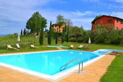 Image de Maison de vacances avec piscine avec bain Ă bulles et piscine pour enfants