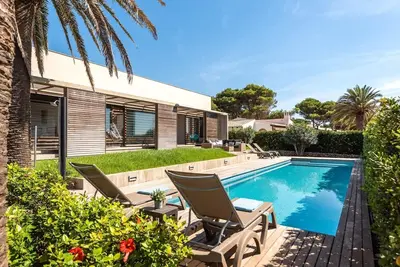 Image de Villa 'Binisafua Ses Palmeres' avec vue sur la mer, Wi-Fi et climatisation