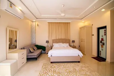 Image de For those looking for family privacy and tranquility away from noise of city. . .