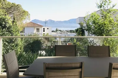 Image de Appartement climatisé à 1, 4 km de la plage avec parking et ascenseur - Calvi