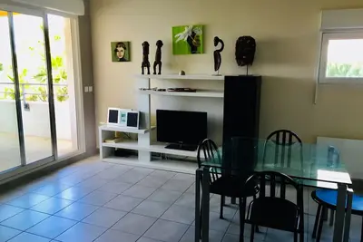 Image de 70m² avec Terrasse, 2 Chambres et Piscine à Sète