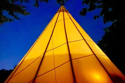 Image de Évasion Nature: Tipi sur Pilotis avec Étang, Barque et Pétanque à Maulde, Frontière Belge
