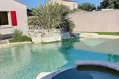 Image de Les dames de Mollégès, aux portes des Alpilles, 10 minutes de St Rémy de Provence