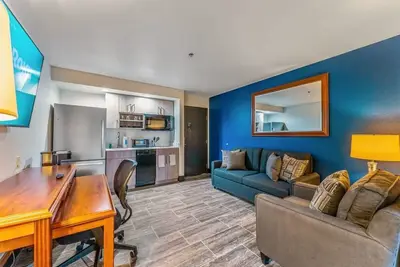 Image de Tempe Studio One bedroom w pool, jacuzzi, gym perfect location