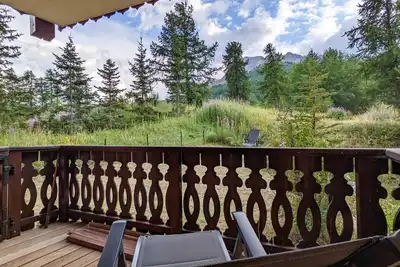 Image de Vars T3. 6/ 8 personnes avec terrasse et jardin