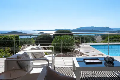 Image de Splendide villa 5ch vue mer et piscine chauffée proche plage Cabanon Bleu St Cyp