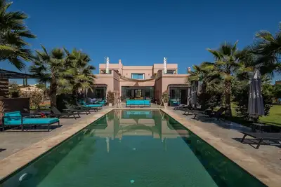 Image de Les Iris, Villa avec piscine privée chauffée, spa, tennis (5ch. / 10 pers)