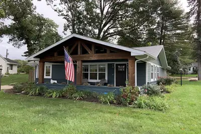 Image de Beautifully Remodeled Lake Cottage with Stunning view of Stone Lake
