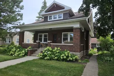Image de Historic Bungalow in downtown De Pere, sleeps 8