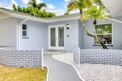 Image de Updated House! 3 minutes to Beach Access