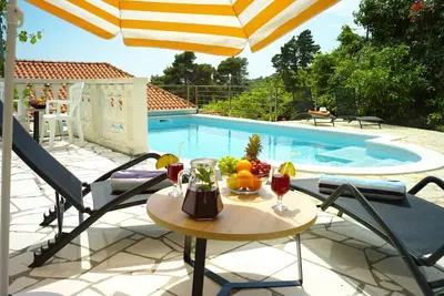 Amazing Sea-View Apartment With Private Pool