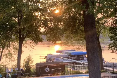 Image de Beautiful sunsets. Maple hills condo owners