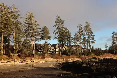 Image de Immaculate deluxe oceanfront condo in beautiful Ucluelet