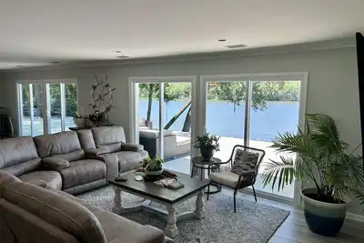 Image de Amazing Views inside & out, just miles from town!