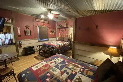 Image de Old West Suite Themed 1890s Cattle & Land Office in a Frontier Town