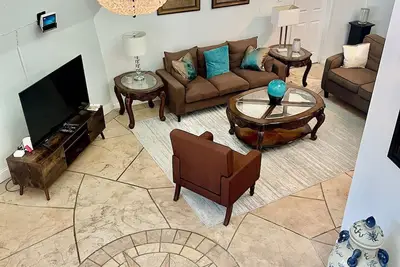Image de Spacious 4-Bedroom House with Cathedral Ceilings and Spa tub in Frigate Bay.