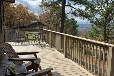 Image de Cabin at Runestone Hideaway just steps from Heavener Runestone Park.