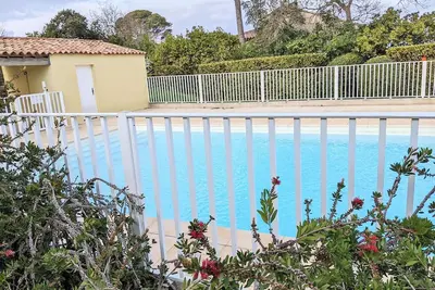 Image de Locations de vacances à Six-fours avec piscine et parking privé et à 800m de la plage