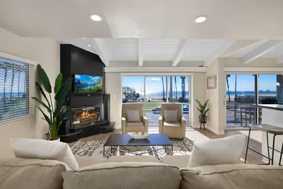 Image de Beachfront Getaway w/ Breathtaking Ocean Views; Steps from Beach and Main Street