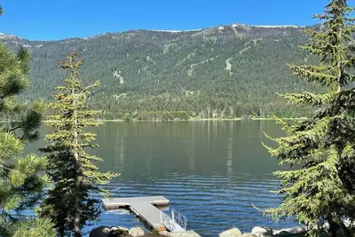 Image de New! Modern Cabin w/fireplace/hot tub/sleeps 12