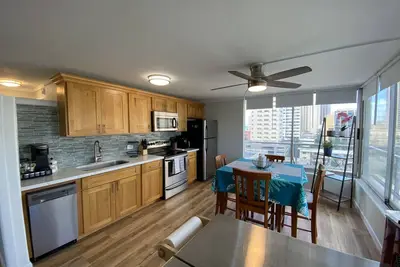 Image de Spacious 1 Bedroom Condo 2 blocks to Waikiki beach. Military / Nurse discount.