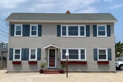 Image de Wi/Fi. Decks. Outdoor Shower. Beach Badges. Private Yard. 146959