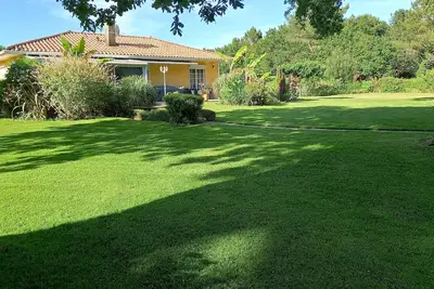 Image de Maison tout confort dans un cadre exceptionnel verdoyant et arboré  très calme.
