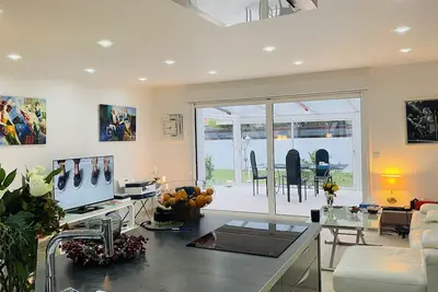 Image de Maison de luxe avec jacuzzi - vacances à 5mn des plages idéal famille