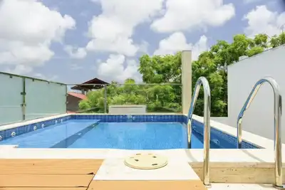 Image de PropertyOne: Entire Home with private swimming pool and jacuzzi.
