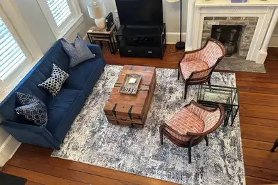 Image de Jasmine’s Retreat – An Elegant 1882 Historic Home in the Heart of Savannah