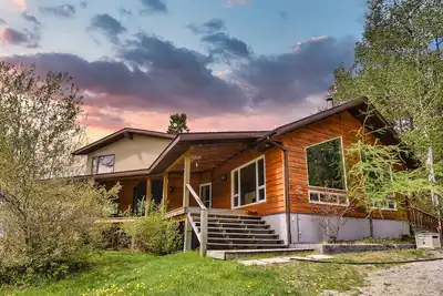 Image de 3800 sq. ft. Lakefront Home on Black Sturgeon