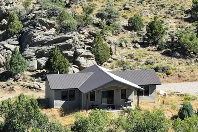 Image de Located just off of Highway 130 Snowy Range