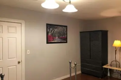 Image de 1 Bedroom Apartment in Downtown Brampton, 1 minute walk from center