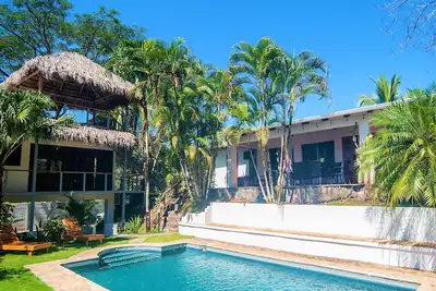 Image de House + Guest House at 500 yards from the beach.