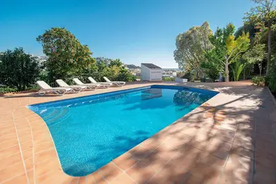 Image de Superbe villa de 6 lits avec piscine privée et vue sur la mer.