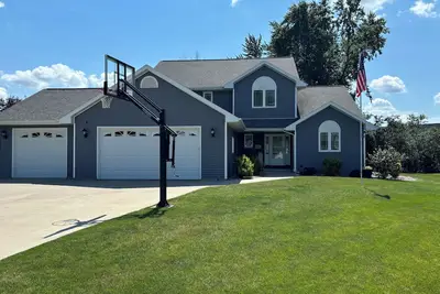 Image de Beautiful 5 Bedroom Home - 3400 square feet