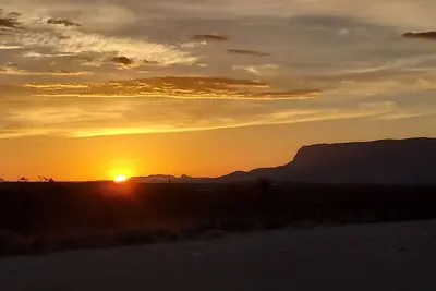 Image de Cozy 1 bedroom cottage open floor plan in the chihuahan desert