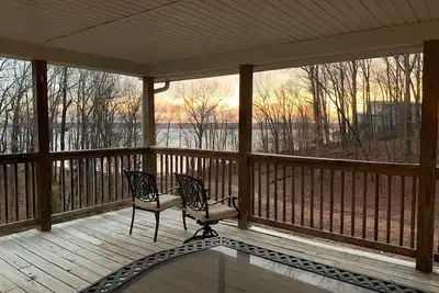 Image de Lakefront - Lake Barkley Vacation Home