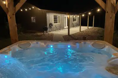 Image de New cabin in the woods with private hot tub